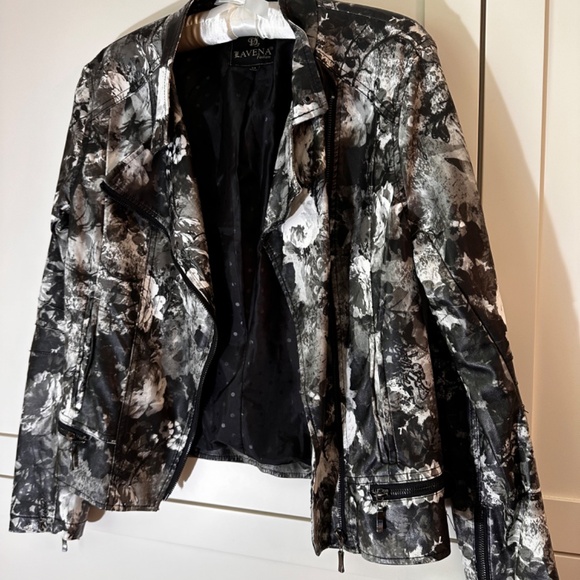 Lavena Vegan Leather Moto Jacket in floral grayscale print; Women's US Medium - Picture 2 of 11